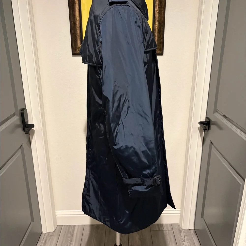 Burberry Men's Navy Blue Trench Coat - Mint Condition Size 40